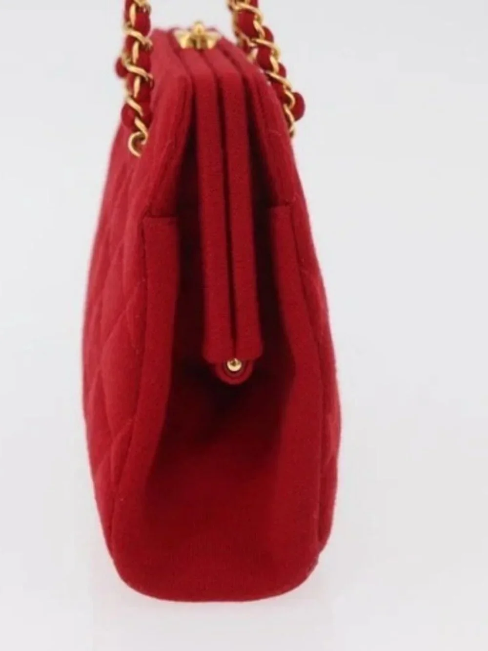 CHANEL brand	chanel color	red